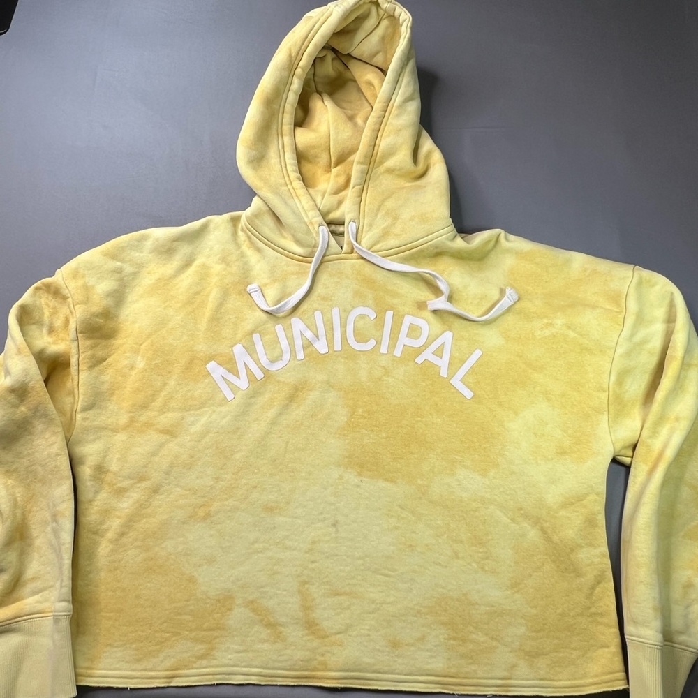 Municipal Women’s M. OG Butter Yellow Sport Utility Gear Cropped Hoodie Medium.